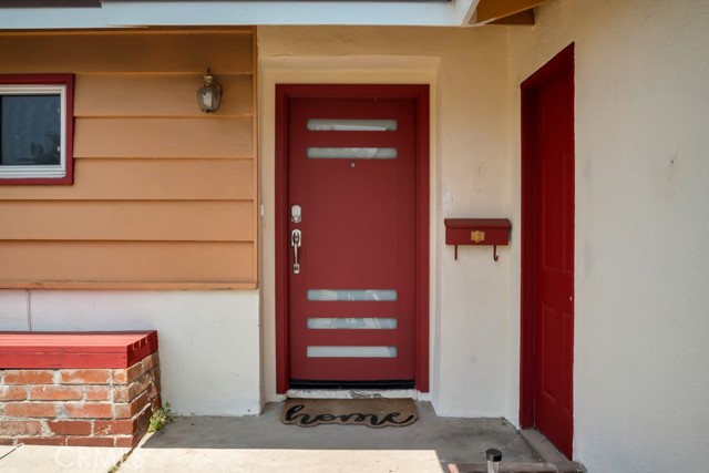 Detail Gallery Image 2 of 26 For 13678 Marchant Ave, Sylmar,  CA 91342 - 3 Beds | 2 Baths