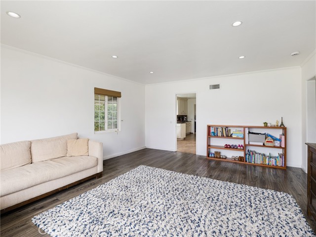 Detail Gallery Image 6 of 35 For 12509 Manor Dr, Hawthorne,  CA 90250 - 3 Beds | 2 Baths