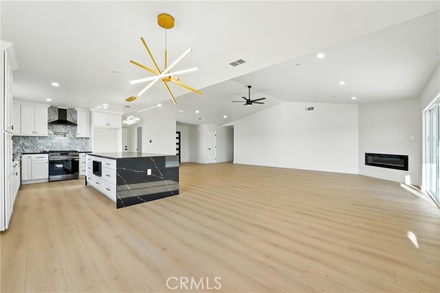 15658 Wells Fargo Street, Hesperia CA: https://media.crmls.org/medias/cd7b421d-15b9-49b7-be29-fd199dd527b0.jpg