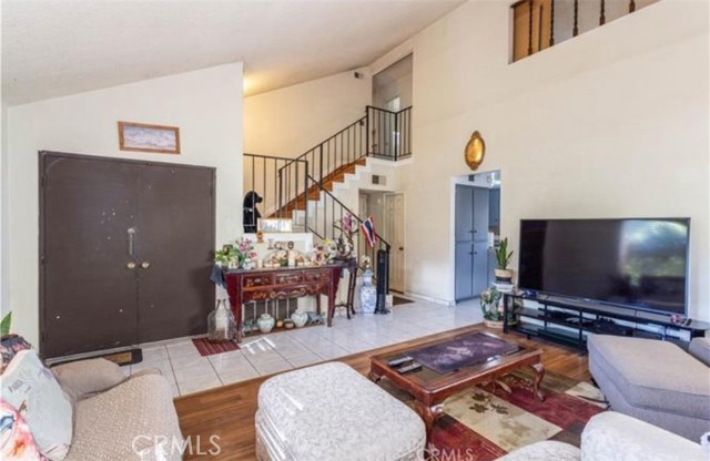 Detail Gallery Image 4 of 13 For 10808 De Haven, Pacoima,  CA 91331 - 4 Beds | 3 Baths