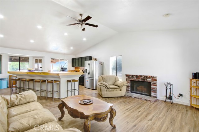 21703 Corso Alto Avenue, Nuevo CA: https://media.crmls.org/medias/cd7ba44e-43bd-4cc1-82fc-760e349f24a5.jpg