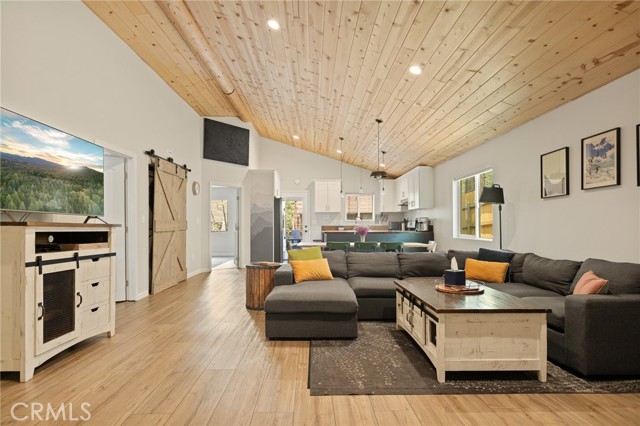 Detail Gallery Image 4 of 26 For 40224 Mahanoy, Big Bear Lake,  CA 92315 - 3 Beds | 2 Baths