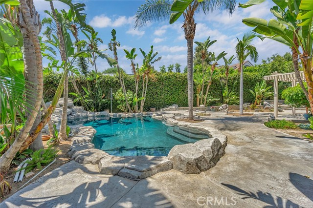 6041 Calle Mirador, Yorba Linda CA: https://media.crmls.org/medias/cd7d000e-e2a8-4bd4-a06c-57e019385478.jpg