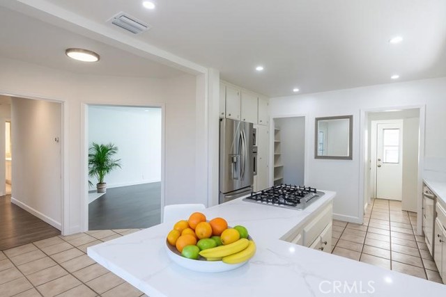 Detail Gallery Image 3 of 63 For 736 W 158th St, Gardena,  CA 90247 - 3 Beds | 2 Baths
