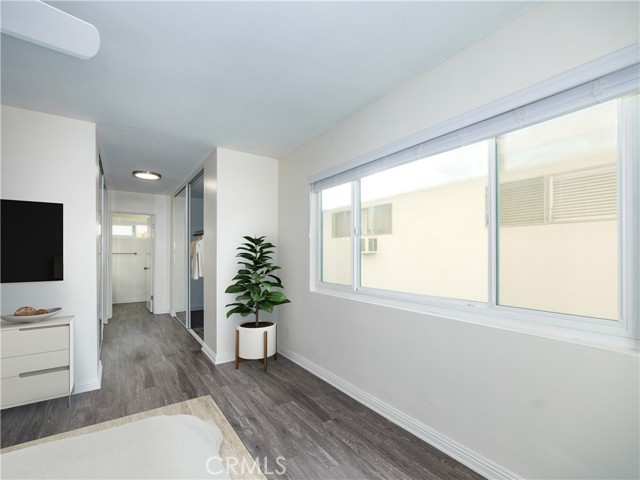 Detail Gallery Image 21 of 28 For 5411 Tyrone, Sherman Oaks,  CA 91401 - 3 Beds | 3 Baths