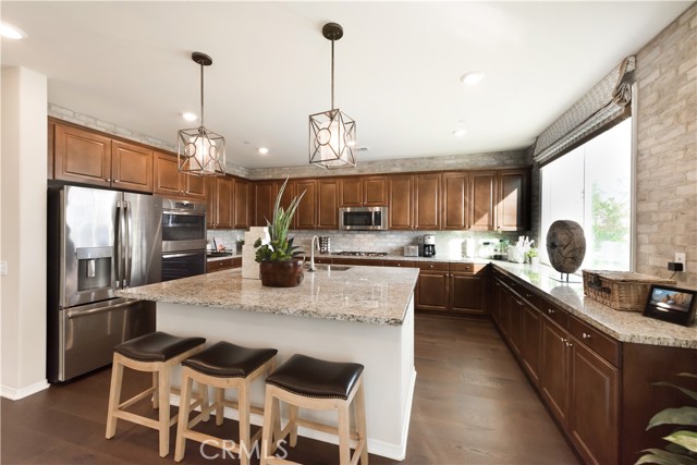 Detail Gallery Image 8 of 25 For 11829 Confluence Dr, Jurupa Valley,  CA 91752 - 5 Beds | 3 Baths