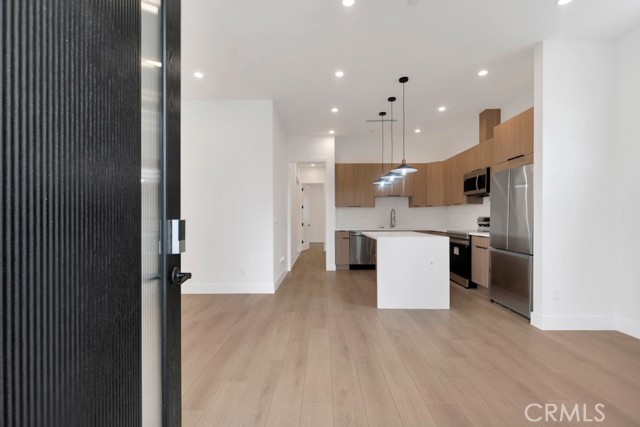 Detail Gallery Image 3 of 22 For 16514 San Fernando Mission Blvd, Granada Hills,  CA 91344 - 3 Beds | 2/1 Baths