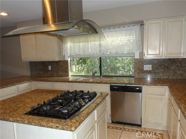 Detail Gallery Image 9 of 21 For 337 Fox Hills Dr, Thousand Oaks,  CA 91361 - 4 Beds | 2/1 Baths