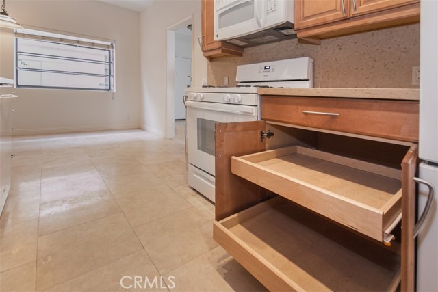 Detail Gallery Image 21 of 41 For 4707 Willis Ave #108,  Sherman Oaks,  CA 91403 - 2 Beds | 2 Baths