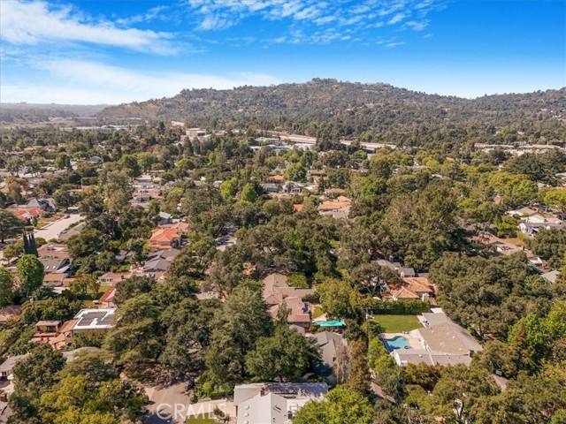 Detail Gallery Image 4 of 66 For 4859 Carmel Rd, La Canada Flintridge,  CA 91011 - 3 Beds | 3 Baths