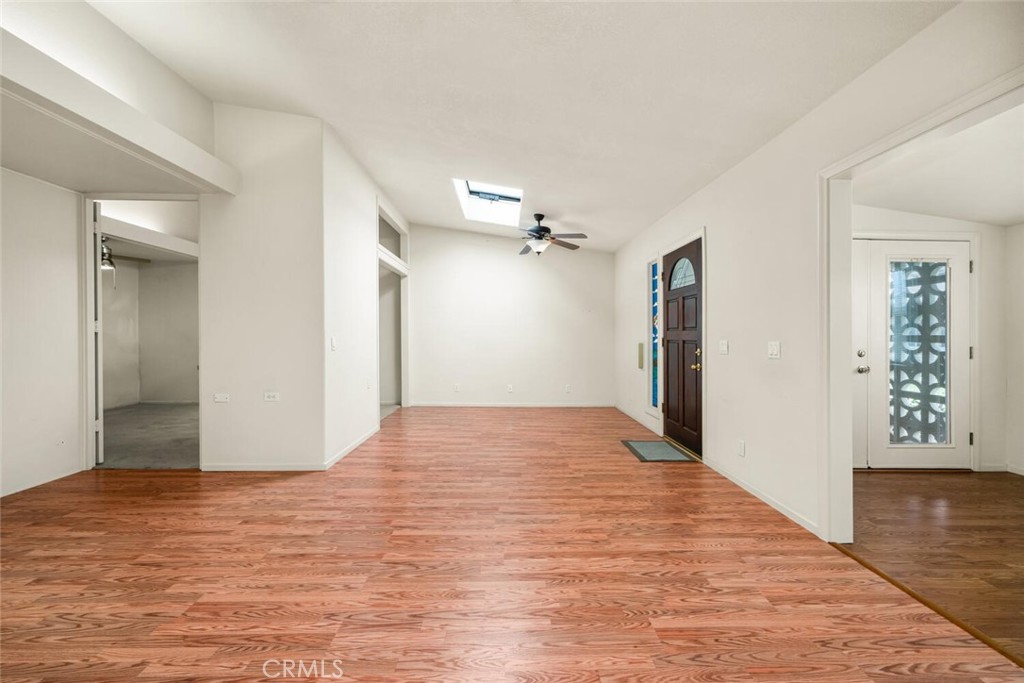 https://media.crmls.org/medias/cd7fc3d3-93a0-45d3-b54e-8c6c9c4ca092.jpg?preset=X-Large