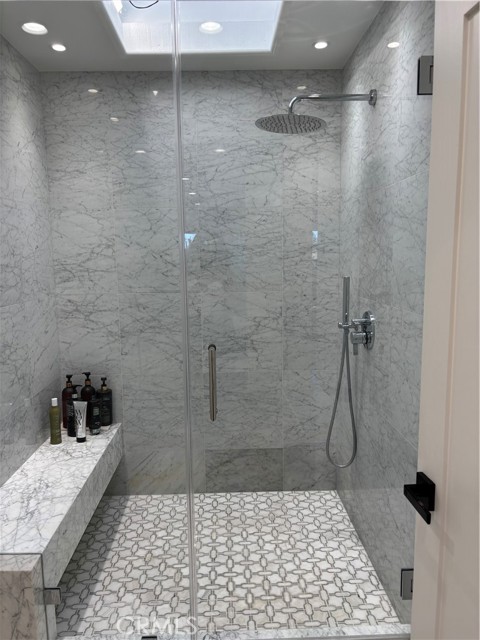 5533 Edward E Horton Lane, Encino CA: https://media.crmls.org/medias/cd7fcd4d-c9a5-4bbc-b5c5-dadc174f156b.jpg