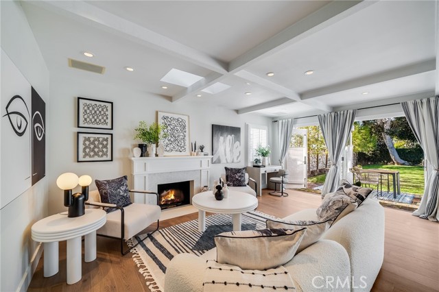 Detail Gallery Image 5 of 30 For 360 Diamond St, Laguna Beach,  CA 92651 - 4 Beds | 3 Baths