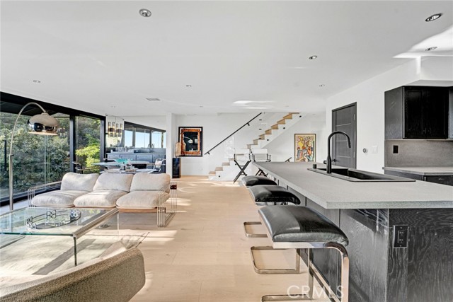 Detail Gallery Image 15 of 34 For 1782 Viewmont Dr, Los Angeles,  CA 90069 - 3 Beds | 4/1 Baths
