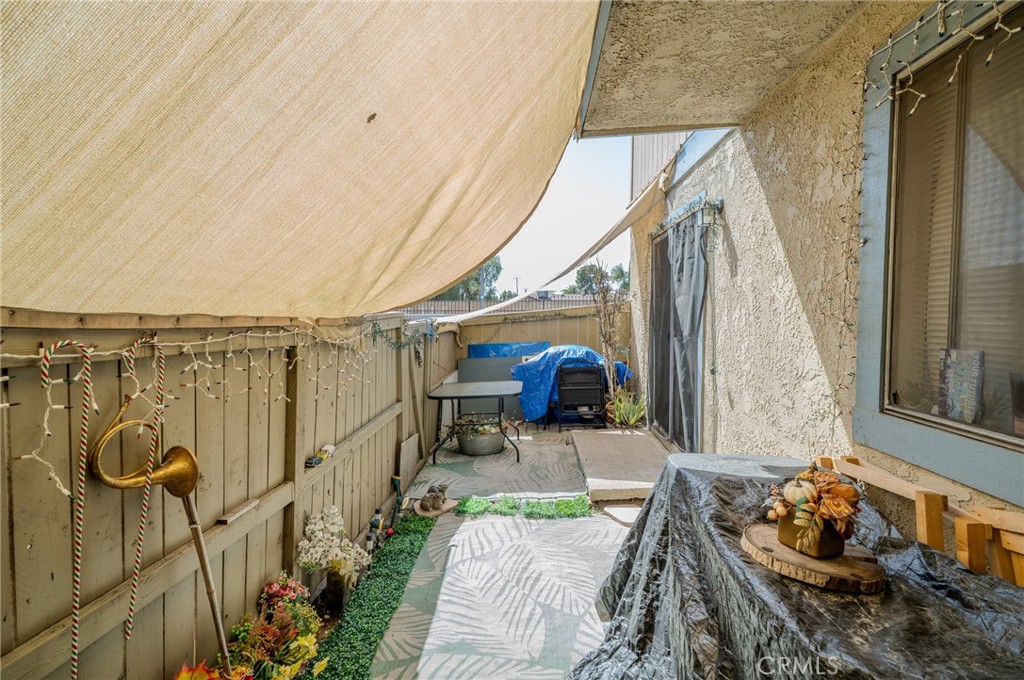 https://media.crmls.org/medias/cd80690f-53c6-49cc-b0bd-5817d099f485.jpg?preset=X-Large