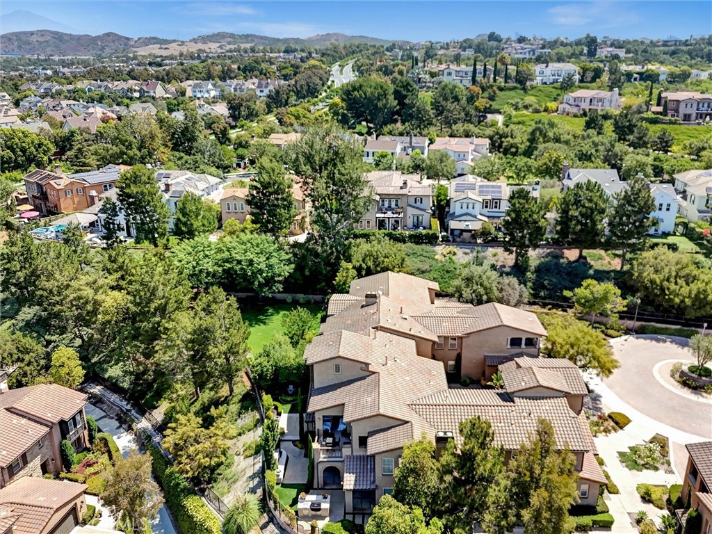 https://media.crmls.org/medias/cd82704f-b78a-40d8-8d84-7e9bfe68604d.jpg?preset=X-Large