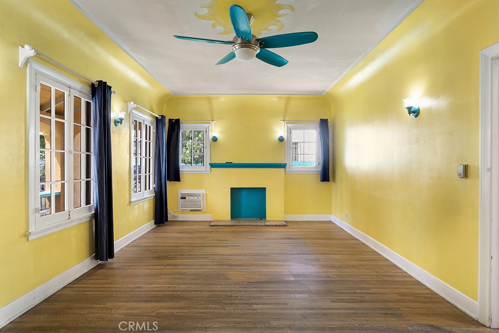 https://media.crmls.org/medias/cd8270e5-6931-4cec-a356-d1a01fe6bc53.jpg?preset=X-Large