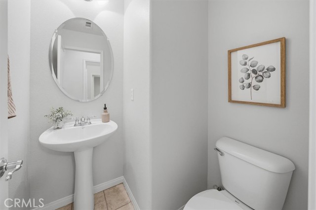 Detail Gallery Image 9 of 43 For 19345 Laroda Ln, Saugus,  CA 91350 - 3 Beds | 2/1 Baths