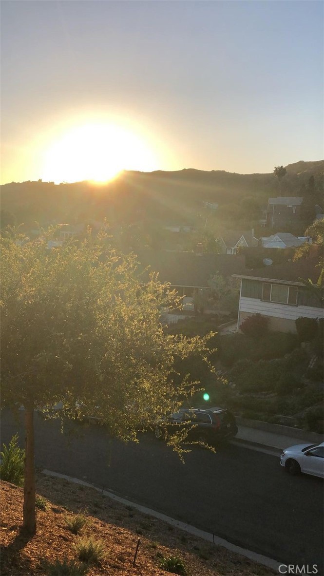 https://media.crmls.org/medias/cd84d0cf-40f2-4790-87e5-1ce0d86f1433.jpg?preset=X-Large