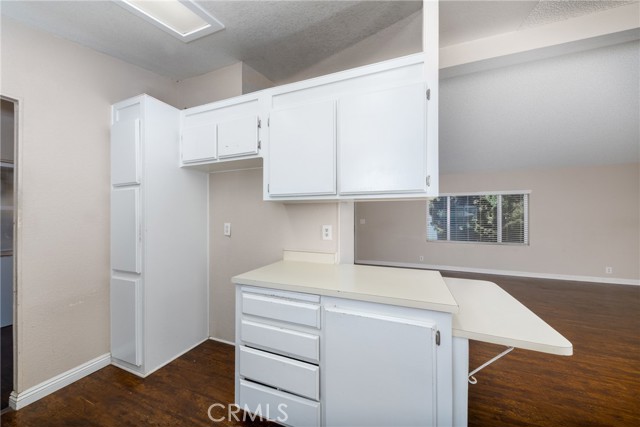 10412 Comstock Road, Corona CA: https://media.crmls.org/medias/cd84e4c8-b3a5-4147-adaa-6e8d984b548a.jpg