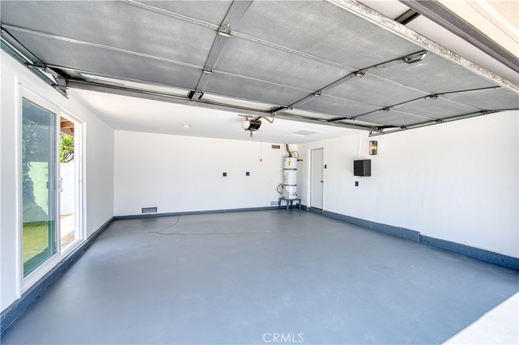 https://media.crmls.org/medias/cd85d757-42fa-4640-986b-c0d3b7574a12.jpg?preset=X-Large