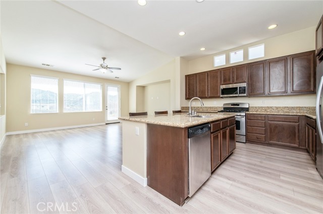 Detail Gallery Image 7 of 31 For 34137 Camelina, Lake Elsinore,  CA 92532 - 4 Beds | 2/1 Baths