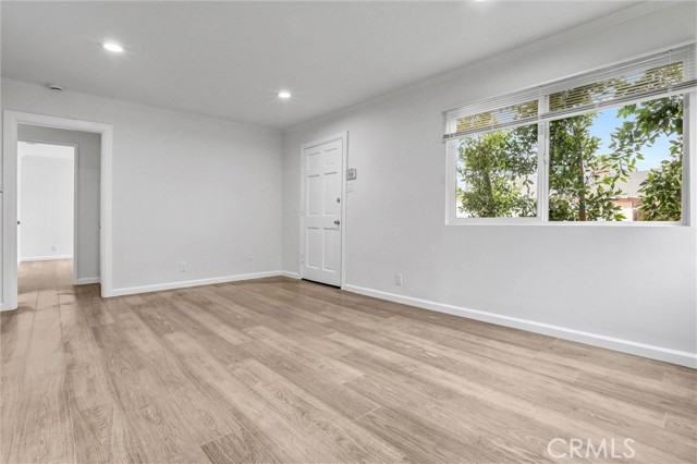 Detail Gallery Image 6 of 22 For 5657 Donna Ave, Tarzana,  CA 91356 - 2 Beds | 1 Baths