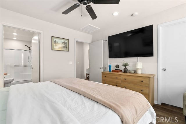 Detail Gallery Image 16 of 28 For 14104 W Birch Ln, Van Nuys,  CA 91405 - 3 Beds | 3 Baths