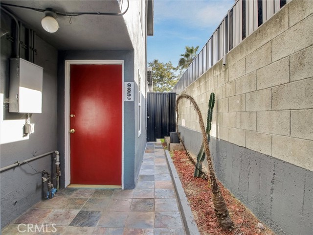Detail Gallery Image 2 of 36 For 985 1/2 Dexter St, Los Angeles,  CA 90042 - 0 Beds | 1 Baths