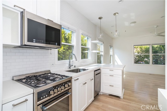 Detail Gallery Image 13 of 47 For 5228 De Longpre Ave, Los Angeles,  CA 90027 - 2 Beds | 2 Baths
