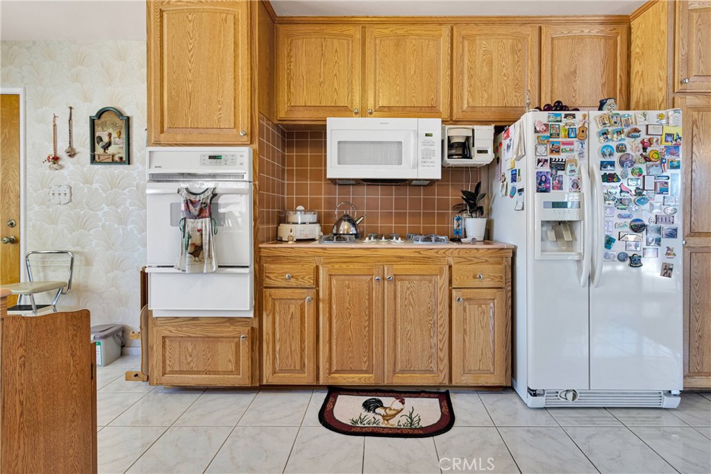 https://media.crmls.org/medias/cd89f7a2-384b-407c-a5e3-b9ab698e1786.jpg?preset=X-Large