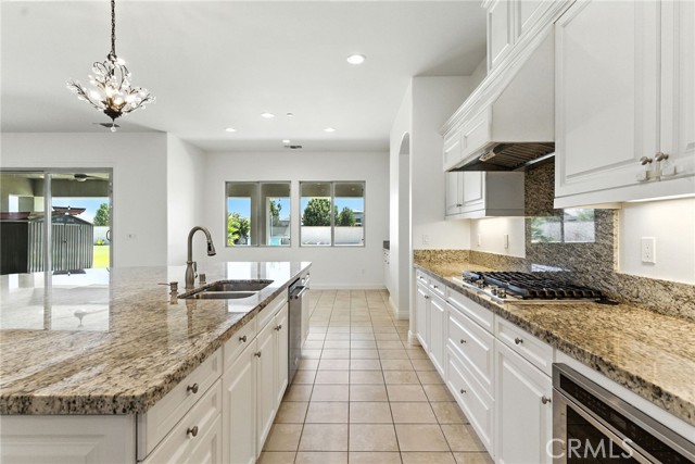 Detail Gallery Image 11 of 46 For 12303 Hemmerling Ln, Bakersfield,  CA 93311 - 4 Beds | 4 Baths