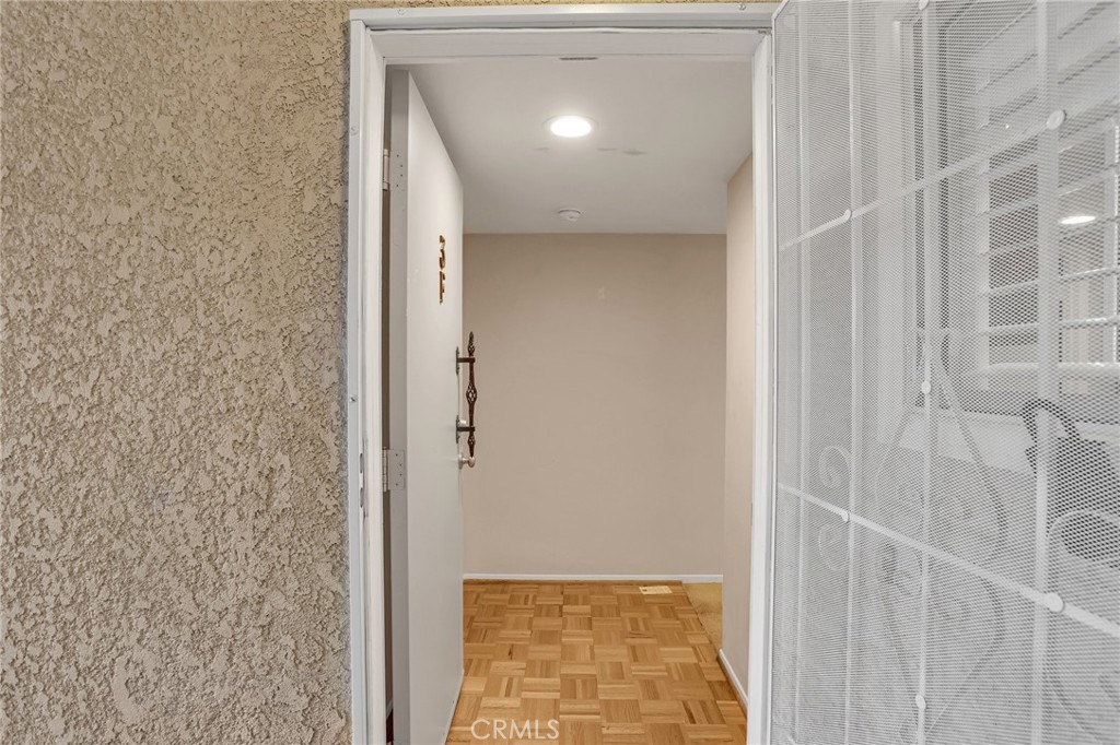 https://media.crmls.org/medias/cd8b6817-bd58-4f93-9c1c-1039697851cf.jpg?preset=X-Large