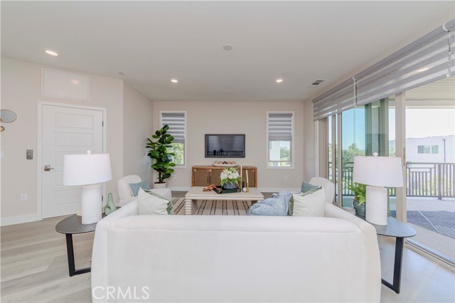 195 Stellar, Irvine CA: https://media.crmls.org/medias/cd8bc11d-2119-479c-9f53-09772bd97733.jpg