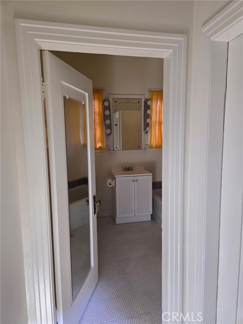 Detail Gallery Image 25 of 27 For 1731 Winona, Hollywood,  CA 90027 - 2 Beds | 1 Baths