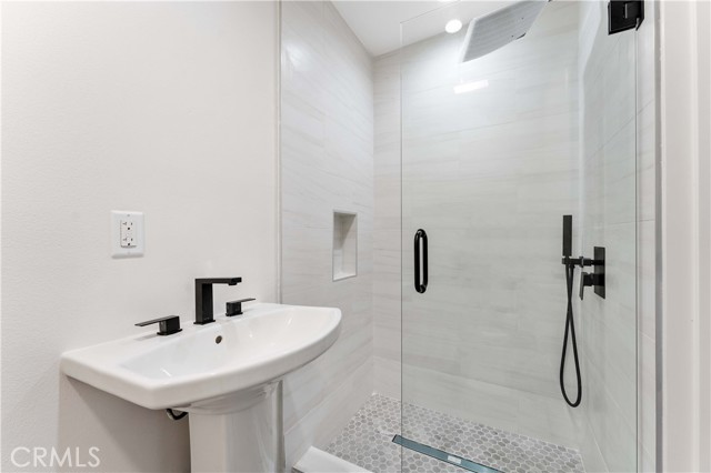 Detail Gallery Image 13 of 13 For 4559 W 18th #1/4,  Los Angeles,  CA 90019 - 2 Beds | 2 Baths