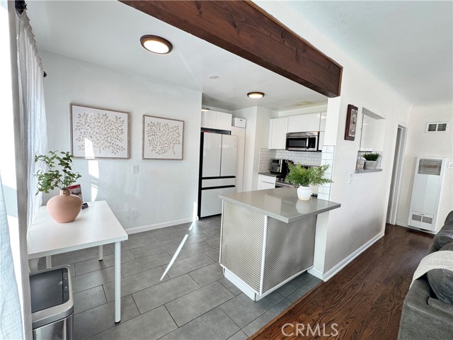 337 Lime, Long Beach CA: https://media.crmls.org/medias/cd8d27c0-1148-4f12-8c65-2a6a87563658.jpg