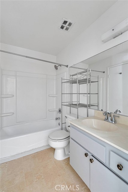 101 Rockledge Lane, Lake Arrowhead CA: https://media.crmls.org/medias/cd8d724c-33e3-4bf3-bf83-ad4d88777b21.jpg