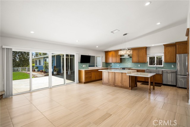 Detail Gallery Image 10 of 49 For 1033 Linden Pl, Costa Mesa,  CA 92627 - 4 Beds | 2/1 Baths