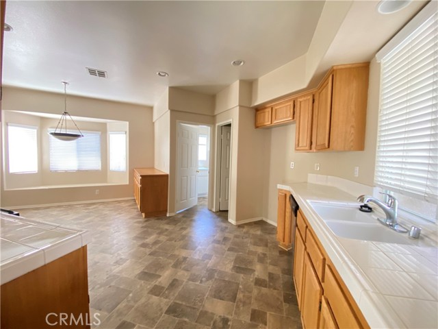 Detail Gallery Image 9 of 20 For 27693 Callander St, Moreno Valley,  CA 92555 - 3 Beds | 3 Baths