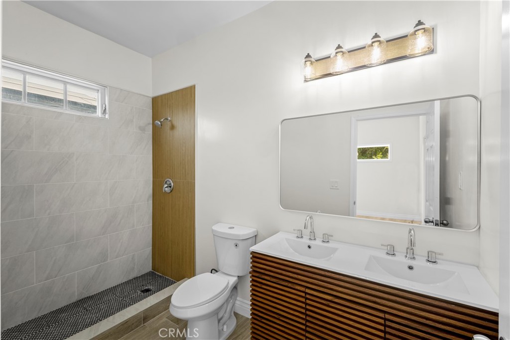 MLS #OC25259836 image #35