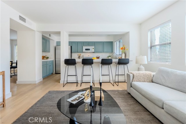 Detail Gallery Image 9 of 41 For 6913 Hannum, Culver City,  CA 90230 - 3 Beds | 3 Baths