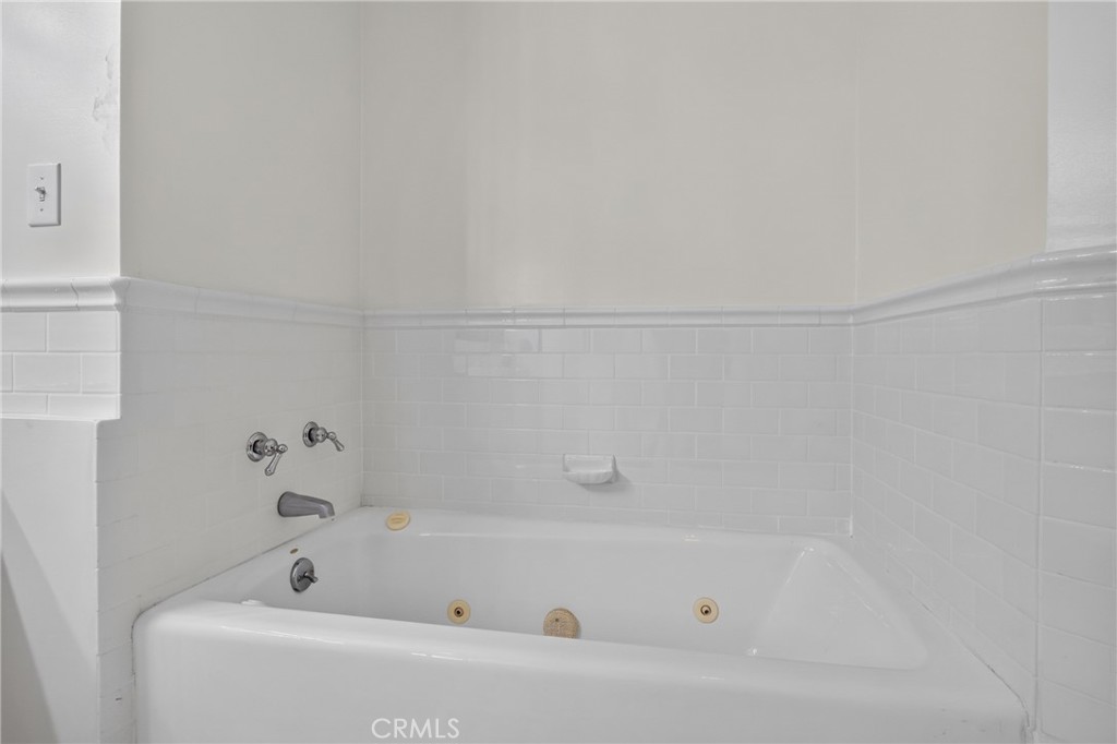 https://media.crmls.org/medias/cd8efde2-2100-46d3-ab56-9956259a08aa.jpg?preset=X-Large