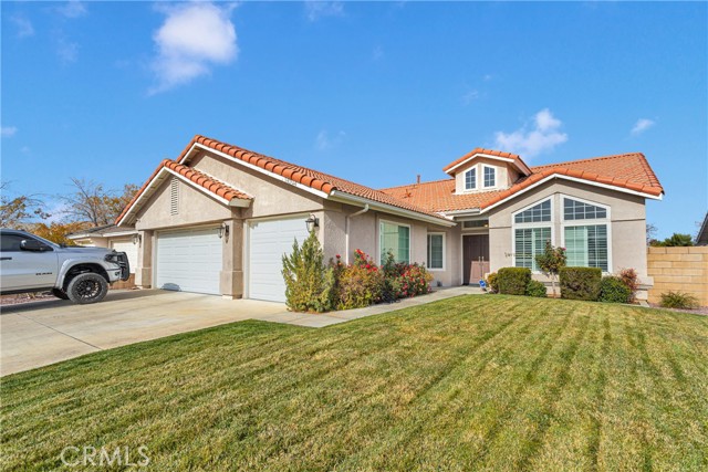 Detail Gallery Image 1 of 33 For 14324 Encanto Dr, Victorville,  CA 92392 - 3 Beds | 2 Baths