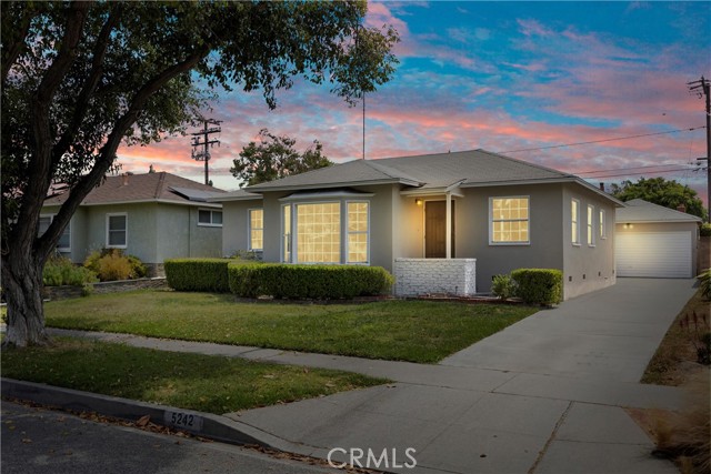 Detail Gallery Image 1 of 1 For 5242 Adenmoor Ave, Lakewood,  CA 90713 - 4 Beds | 2 Baths