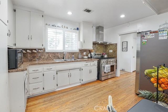 Detail Gallery Image 12 of 29 For 16038 Devonshire St, Granada Hills,  CA 91344 - 3 Beds | 2 Baths