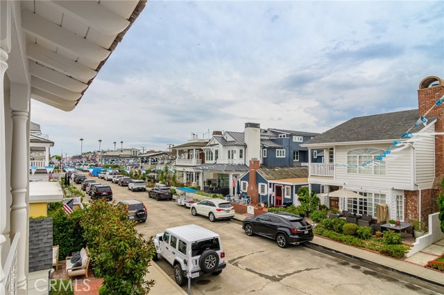 320 1/2 Coral Avenue, Newport Beach CA: https://media.crmls.org/medias/cd8fdfaa-cff7-4a79-9df1-3a71b0cb1703.jpg