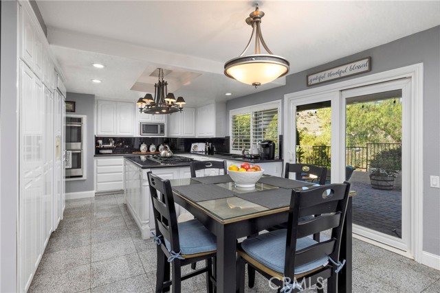 6307 E Rocking Horse Way, Orange CA: https://media.crmls.org/medias/cd90a58e-f6a0-4d02-83e6-6c53807afb66.jpg