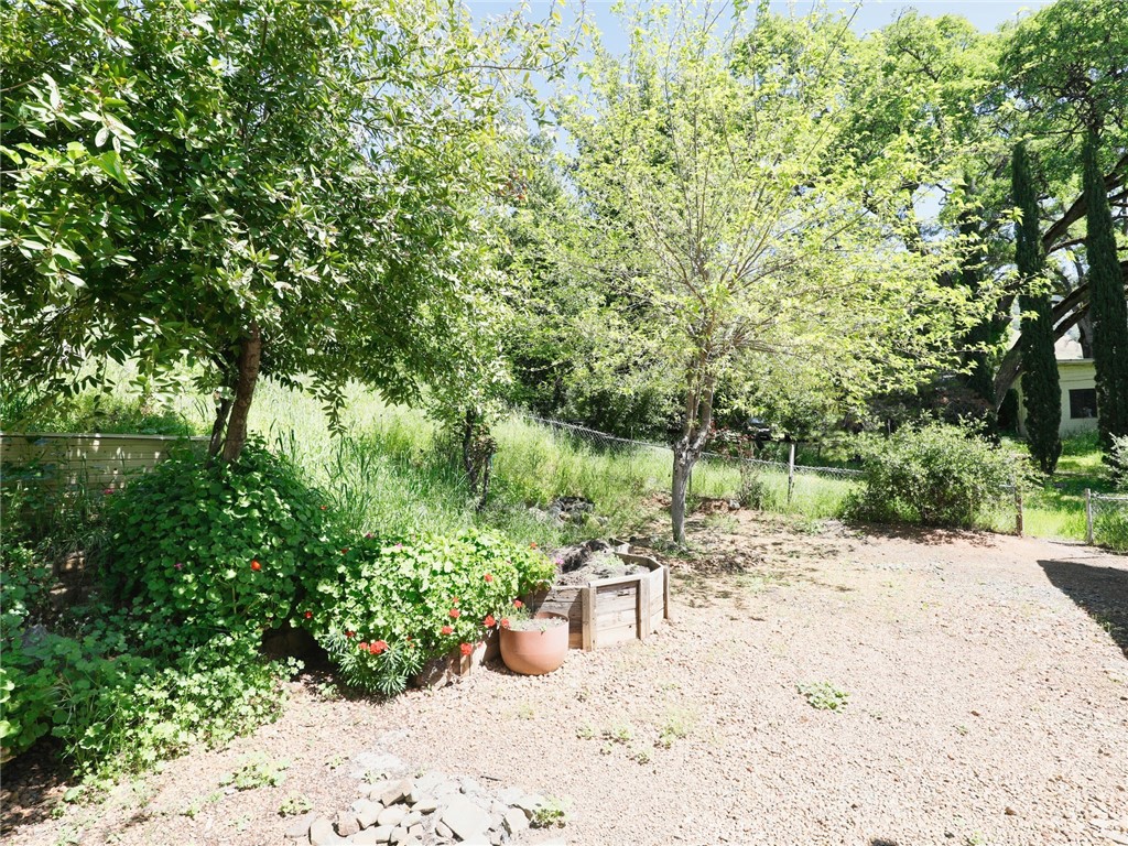 https://media.crmls.org/medias/cd90ec0e-e84c-4888-9537-4cc64885acc4.jpg?preset=X-Large