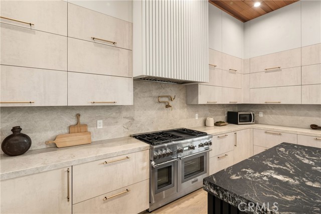 Detail Gallery Image 23 of 56 For 20511 Wells Dr, Woodland Hills,  CA 91364 - 6 Beds | 6/1 Baths